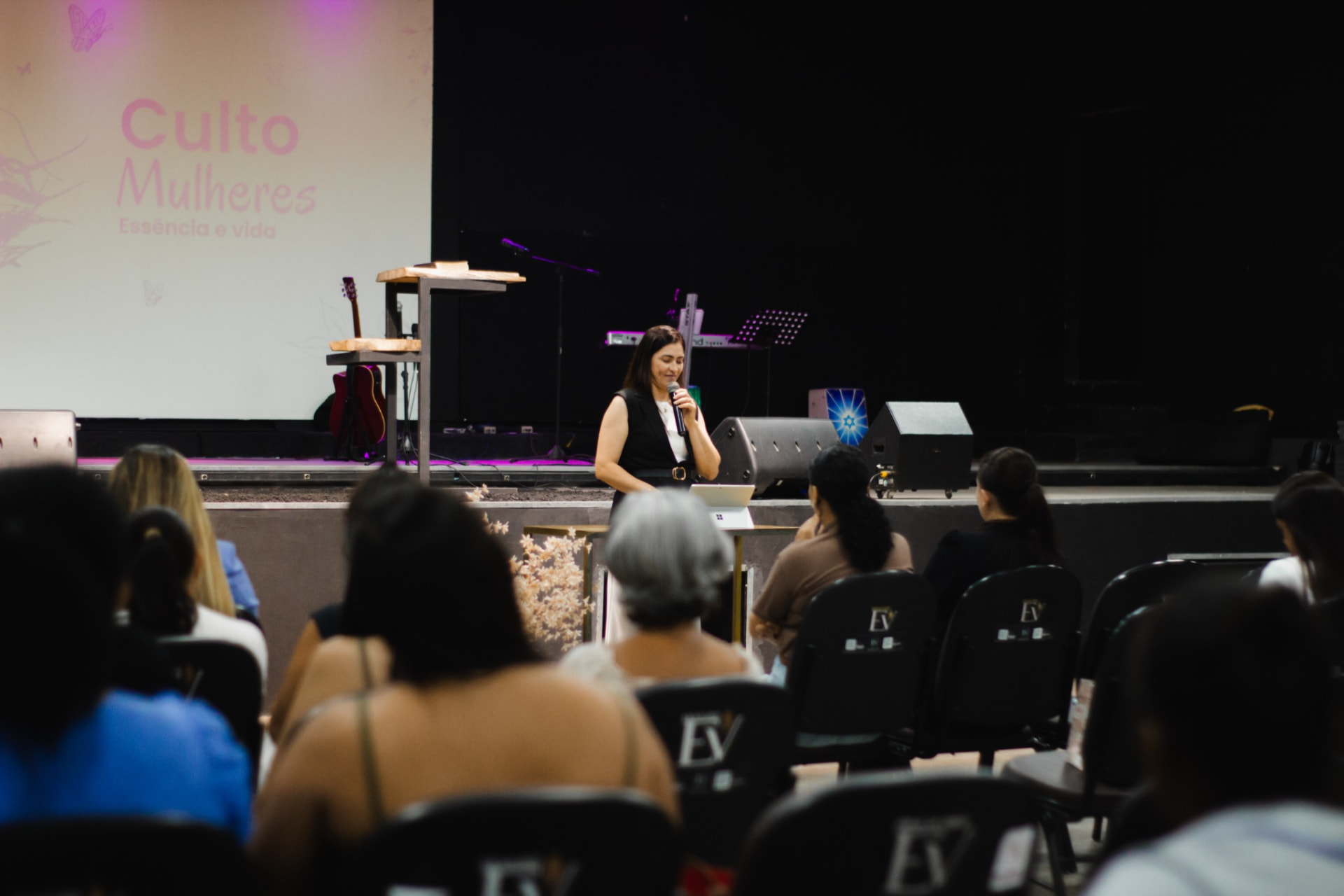 Momento de ministração na igreja