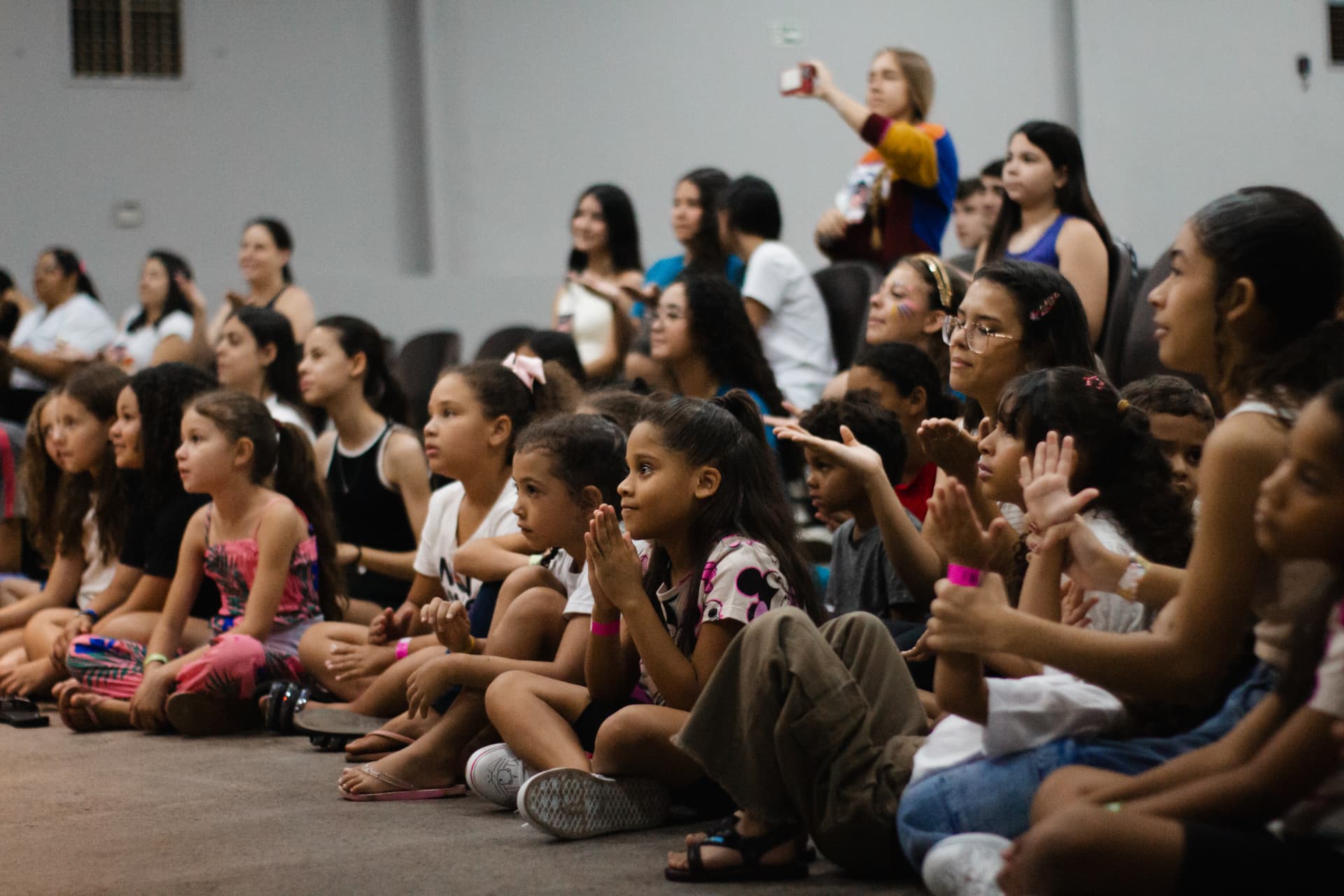 Crianças participando do Kids Essenciais